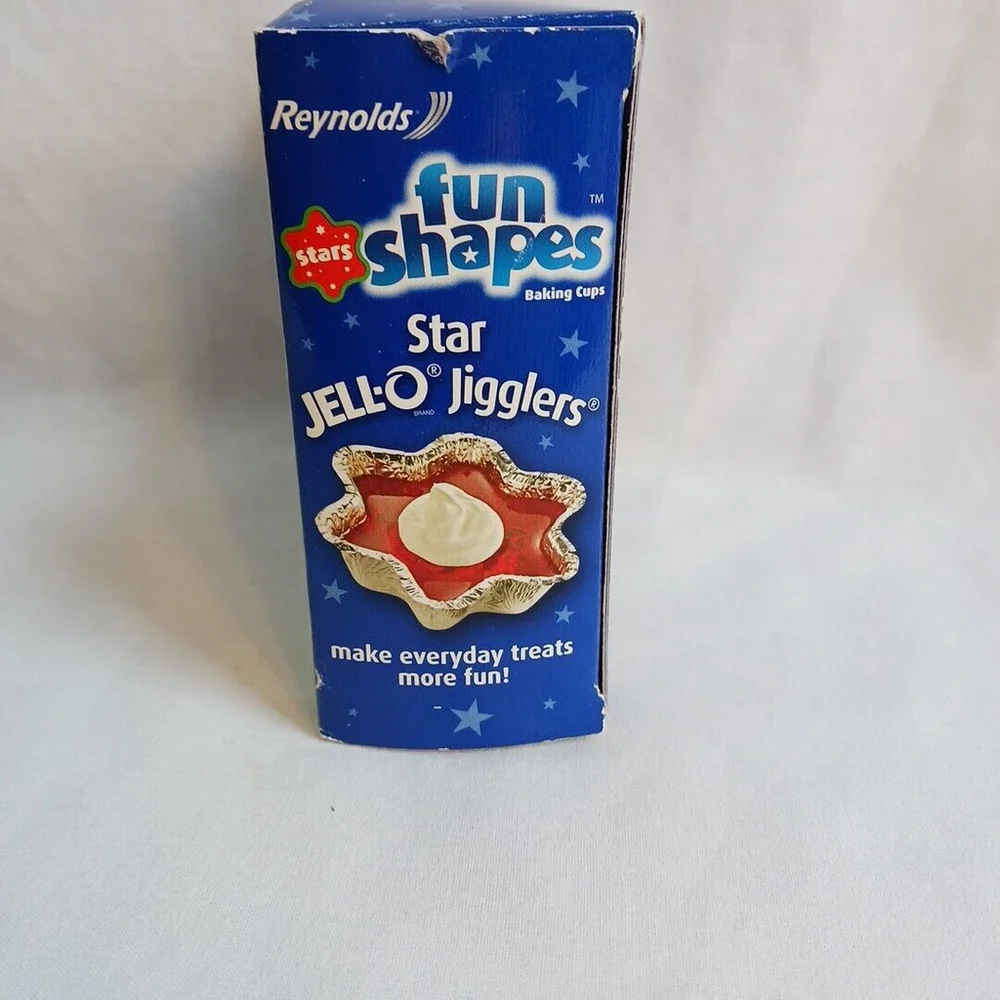 Reynolds Star Foil Baking Cups 24 Count New